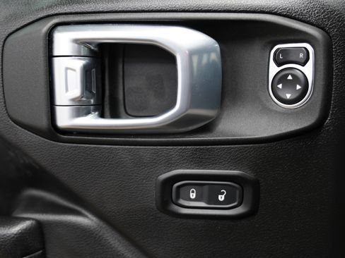 Used 2024 Jeep Wrangler Unlimited AWD/4WD image 17