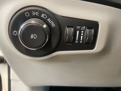 Used 2020 Jeep Compass Latitude w/ Cold Weather Group AWD/4WD image 14