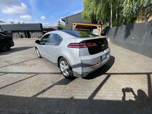 Used 2012 Chevrolet Volt Premium w/ Premium Trim Package FWD image 4