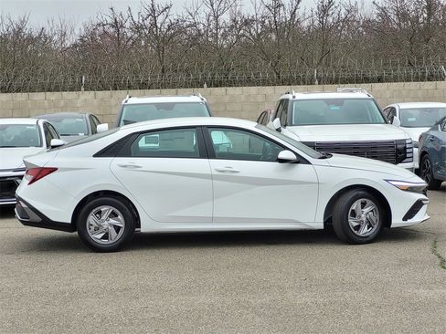 New 2025 Hyundai Elantra SE w/ Cargo Package image 3