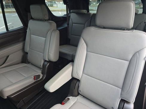 Used 2022 Chevrolet Tahoe Z71 w/ Off-Road Capability Package image 14