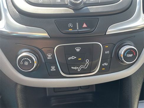 Used 2022 Chevrolet Equinox LS image 34