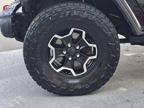 Used 2020 Jeep Gladiator Rubicon AWD/4WD image 17