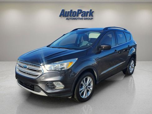 Certified 2018 Ford Escape SE image 3
