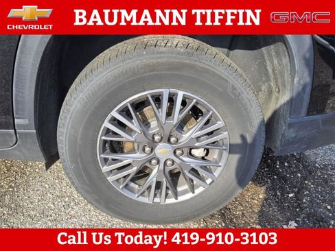 Used 2025 Chevrolet Traverse LT FWD image 4