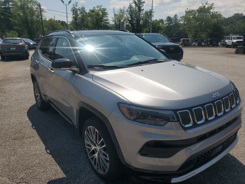 Used 2022 Jeep Compass Limited w/ Elite Group AWD/4WD image 4