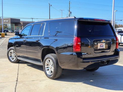 Used 2018 Chevrolet Suburban LT image 2