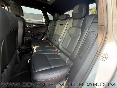 Used 2018 Porsche Macan Sport Edition AWD/4WD image 41