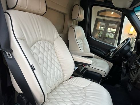 Used 2017 Mercedes-Benz Sprinter 2500 image 11