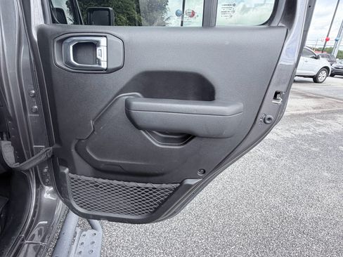 Used 2022 Jeep Wrangler Unlimited Rubicon w/ LED Lighting Group AWD/4WD image 29
