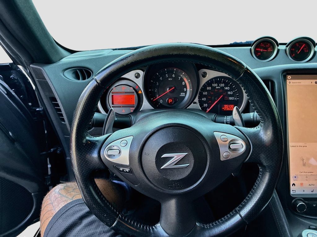Used 2014 Nissan 370Z Coupe RWD image 11