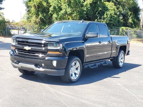 Used 2017 Chevrolet Silverado 1500 LT w/ All Star Edition AWD/4WD image 3