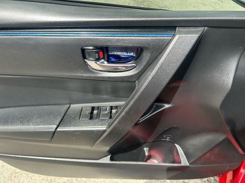 Used 2017 Toyota Corolla SE w/ Carpet Mat Package (TMS) image 7