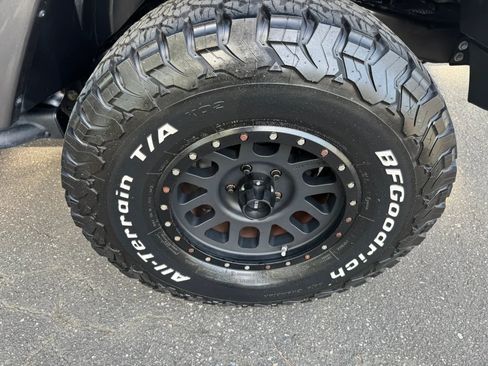 Used 2016 Jeep Wrangler Unlimited Rubicon image 14