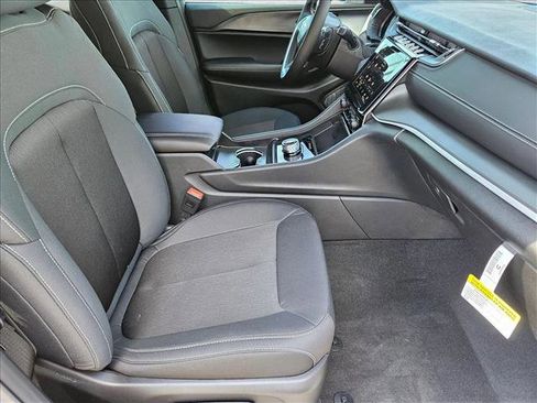 New 2025 Jeep Grand Cherokee Laredo w/ Luxury Tech Group I image 16