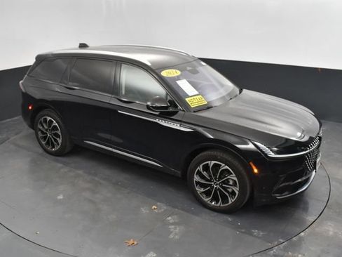 Used 2024 Lincoln Nautilus Reserve AWD/4WD image 38