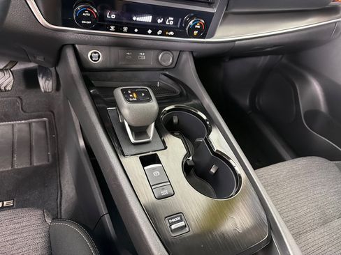 Used 2023 Nissan Rogue SV FWD image 17