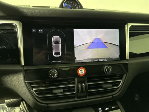 Certified 2025 Porsche Macan image 30