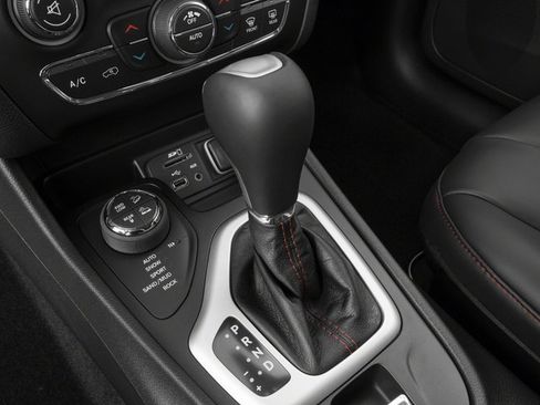 Used 2016 Jeep Cherokee Trailhawk w/ Comfort/Convenience Group image 13