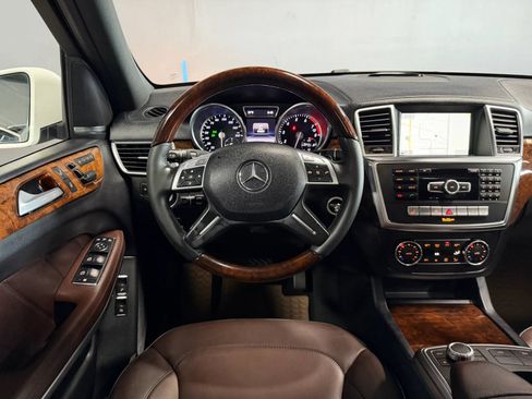 Used 2014 Mercedes-Benz GL 450 4MATIC image 11