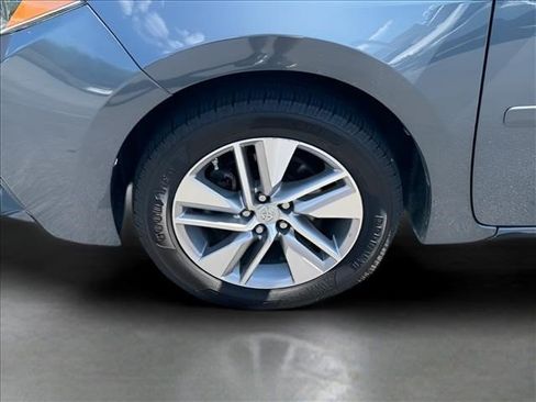 Used 2015 Toyota Corolla LE FWD image 14