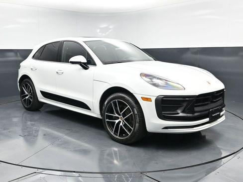 Used 2025 Porsche Macan AWD/4WD image 11
