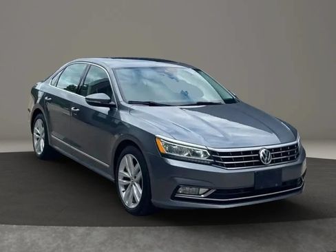 Used 2018 Volkswagen Passat 2.0T SEL Premium FWD image 2