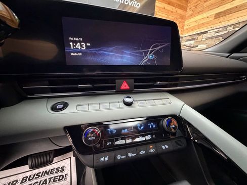Certified 2025 Hyundai Elantra Limited image 16