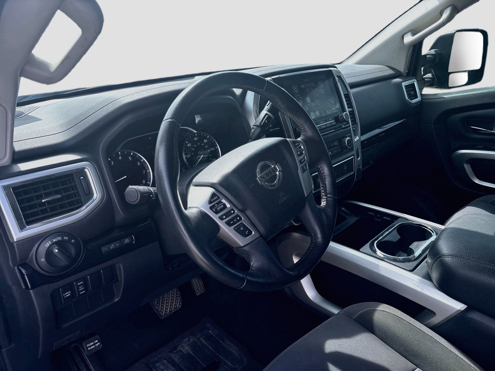 Used 2021 Nissan Titan 4x4 Crew Cab image 9