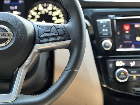 Used 2018 Nissan Rogue SV AWD/4WD image 32