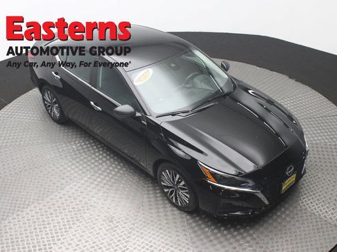 Used 2025 Nissan Altima 2.5 SV image 3