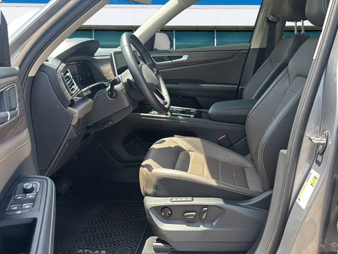 Used 2025 Volkswagen Atlas SEL AWD/4WD image 21