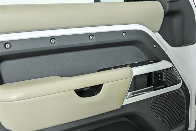 Used 2020 Land Rover Defender 110 HSE AWD/4WD image 12