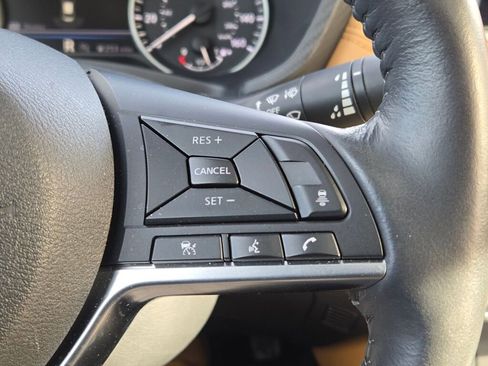 Used 2025 Nissan Sentra SV w/ SV Premium Package image 34