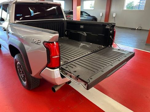 Certified 2024 Toyota Tacoma TRD Off-Road AWD/4WD image 25