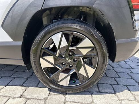Used 2025 Hyundai Kona SEL FWD image 11