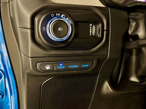 Used 2024 Jeep Wrangler Unlimited Sahara w/ Technology Group image 35