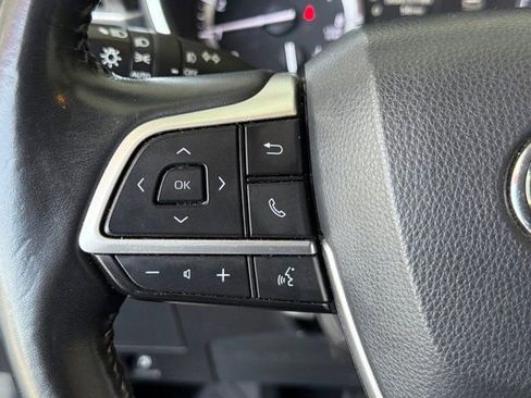 Certified 2022 Toyota Highlander XLE image 28
