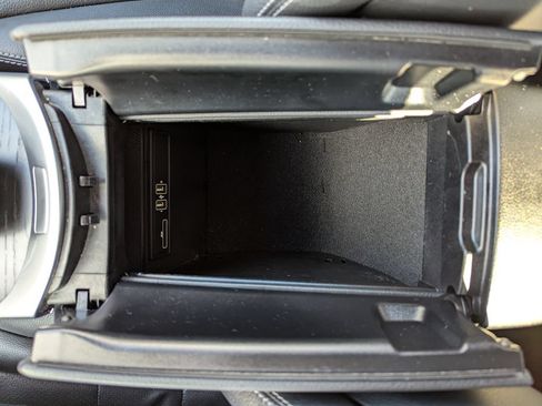 Used 2019 Mercedes-Benz GLC 300 4MATIC image 29