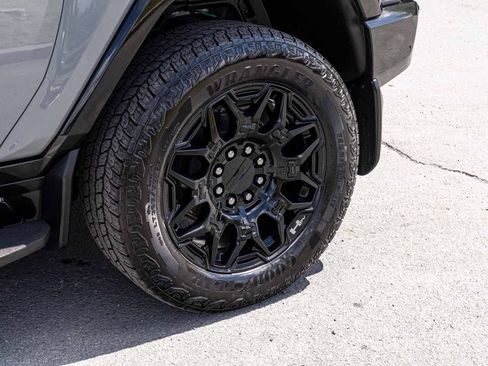 Used 2025 GMC Hummer EV 2X AWD/4WD image 8