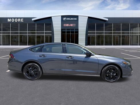 Used 2025 Honda Accord SE image 2