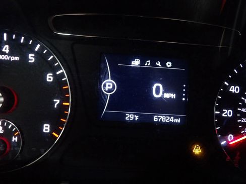 Used 2017 Kia Sorento LX Sport Utility 4D image 21