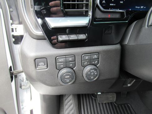 Used 2026 Chevrolet Silverado 2500 LTZ w/ LTZ Plus Package image 18