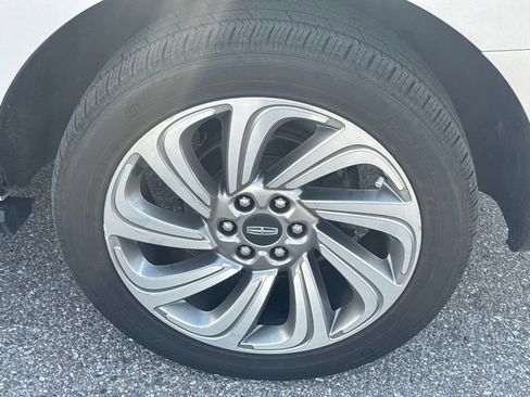 Used 2023 Lincoln Navigator Reserve AWD/4WD image 9