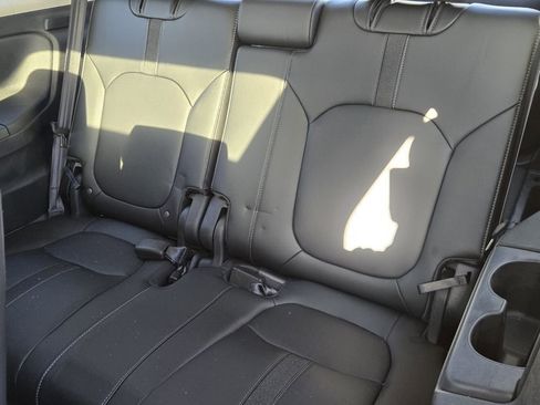 Used 2023 Honda Pilot Touring image 14