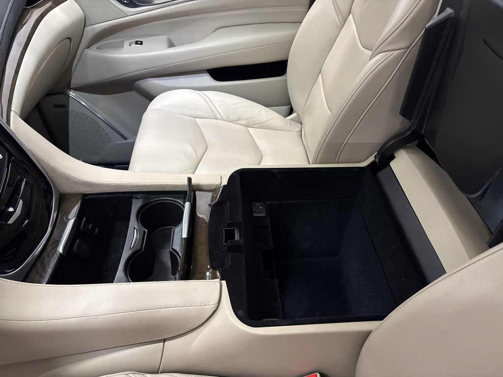 Used 2020 Cadillac Escalade Premium Luxury AWD/4WD image 18