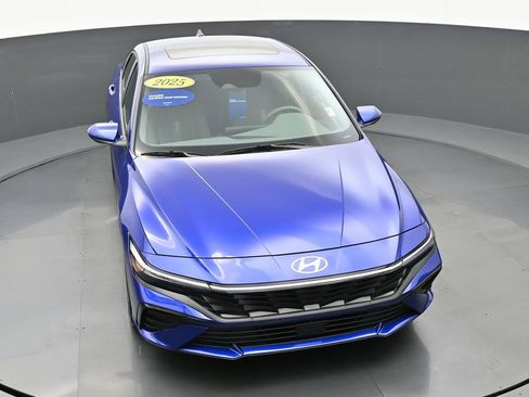 Certified 2025 Hyundai Elantra SEL image 38