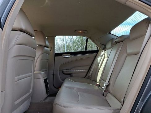 Used 2012 Chrysler 300 Limited image 10