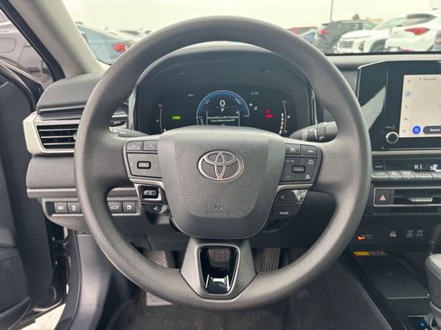 Used 2025 Toyota Camry LE image 27