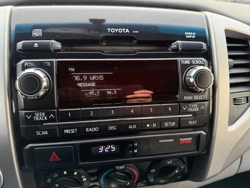 Used 2012 Toyota Tacoma 4x4 Double Cab w/ SR5 Pkg image 13